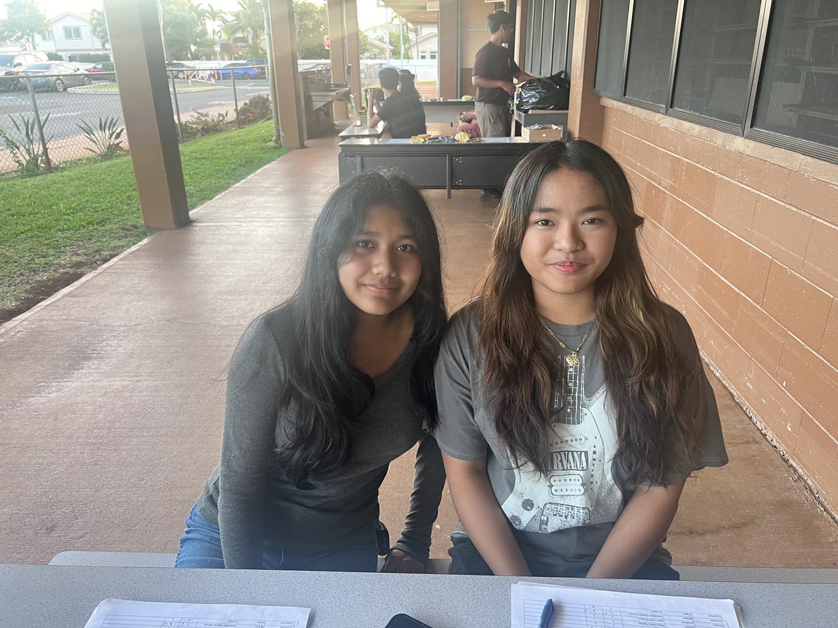 Mahalo Ms. Traci from Blood Bank Hawaii & Saber volunteers for supporting our Parent Night. 👊 Shout out to our staff who also helped out: Sheryl Hara, Ryan Kanetani and Jamie Sanbei🤙🤙 Let's not forget VPs Noel Hakoda and Kau'i Nakamoto. 🙌