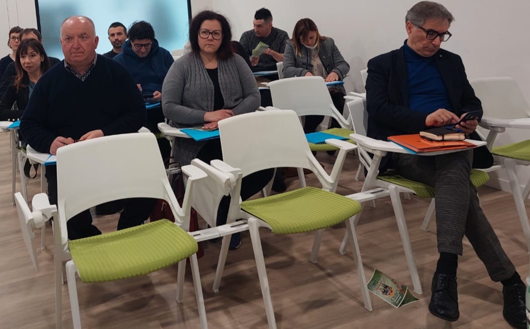 DSantini74's tweet photo. Ieri in #H3CoWorking continua #Formazione @fai_cisl Marche sui #Servizi con ns delegati e contributi di @cislmarche.#SRBarba:"Dopo il corso monotematico su @InasCisl,ora approfondiamo @CafCisl,@AnolfNazionale,@AdiconsumMarche,@SicetNazionale Marche".@OnofrioRota @CislNazionale https://t.co/7FqULD9CR5