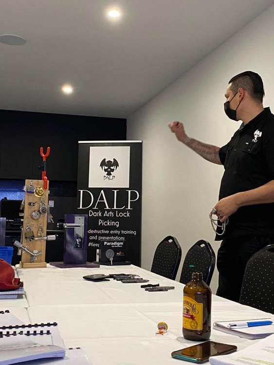 Finally I'm back on twitter after ages due to the app not letting me log in. Every time I did it would start to load then go back to the login again. Even deleted and re-downloaded the app and still had trouble. But back again now.