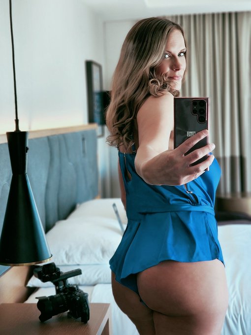 Boring mom, getting ready for bed. Don't forget to brush your teerh! https://t.co/nAB3SdCDTF