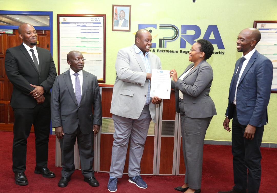 @CEO_UNOC has received a petroleum products importation license from @EPRA_Ke to UNOC. Soon after the handover in Kenya, she stated, 'We look forward to implementing the policy change on bulk importation of petroleum products destined to Uganda and supply of the same to the