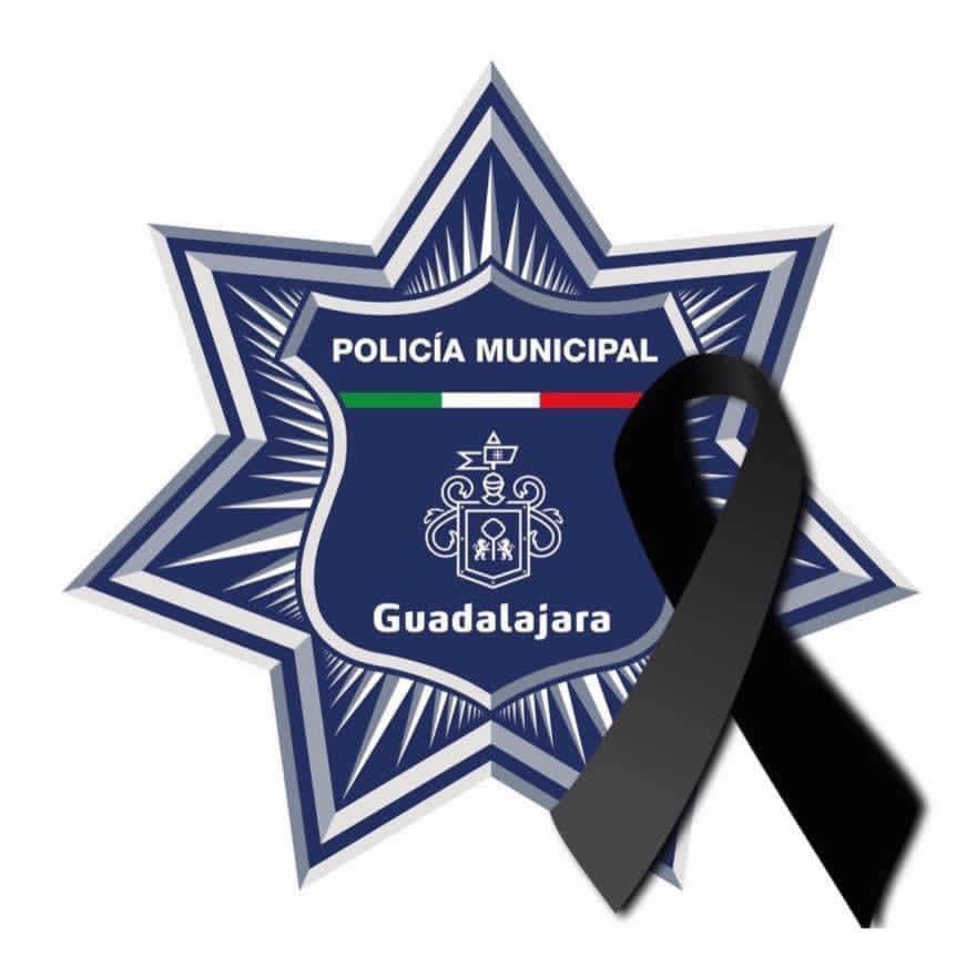 Lamentamos profundamente el deceso de nuestro compañero y hermano, el Comandante Fernando Pérez Echeverría, quien cayó en cumplimiento de su deber.
#SomosEquipo
👮🏽‍♂️🖤🕊️👮🏽