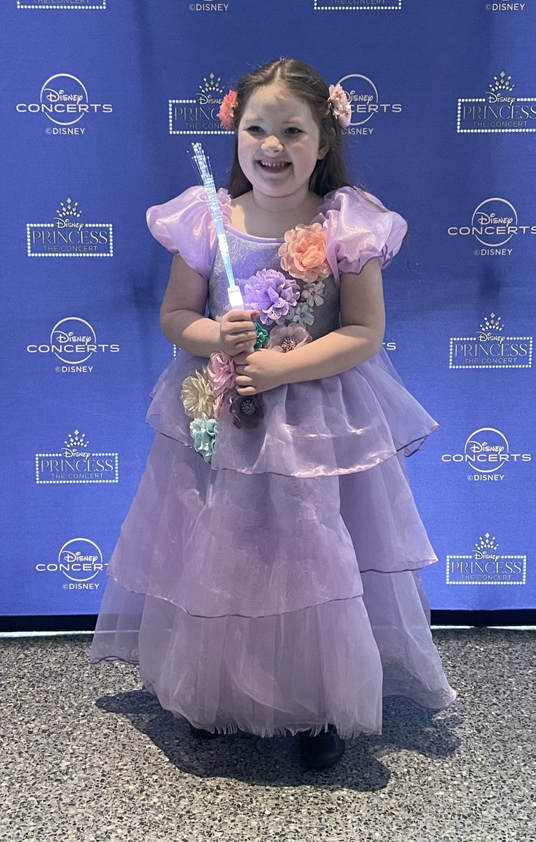 Sydnert_'s tweet photo. You could say she’s excited for Disney Princess Concert 👸🏼👑💖 https://t.co/bkqOyIwx9D
