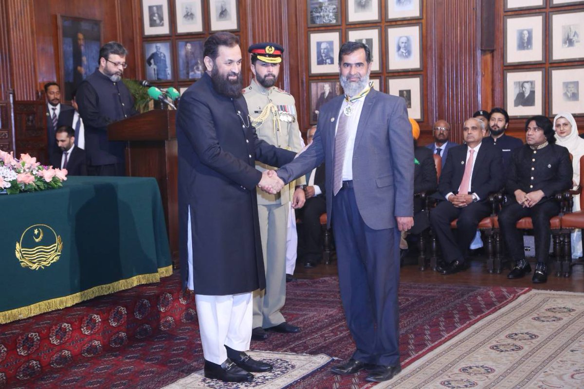 Governor Punjab presented the Sitar-e-Imtiaz Award to Professor Dr. Jamshed Iqbal from CUI, Abbottabad Campus
cuiatd.edu.pk/governor-punja…