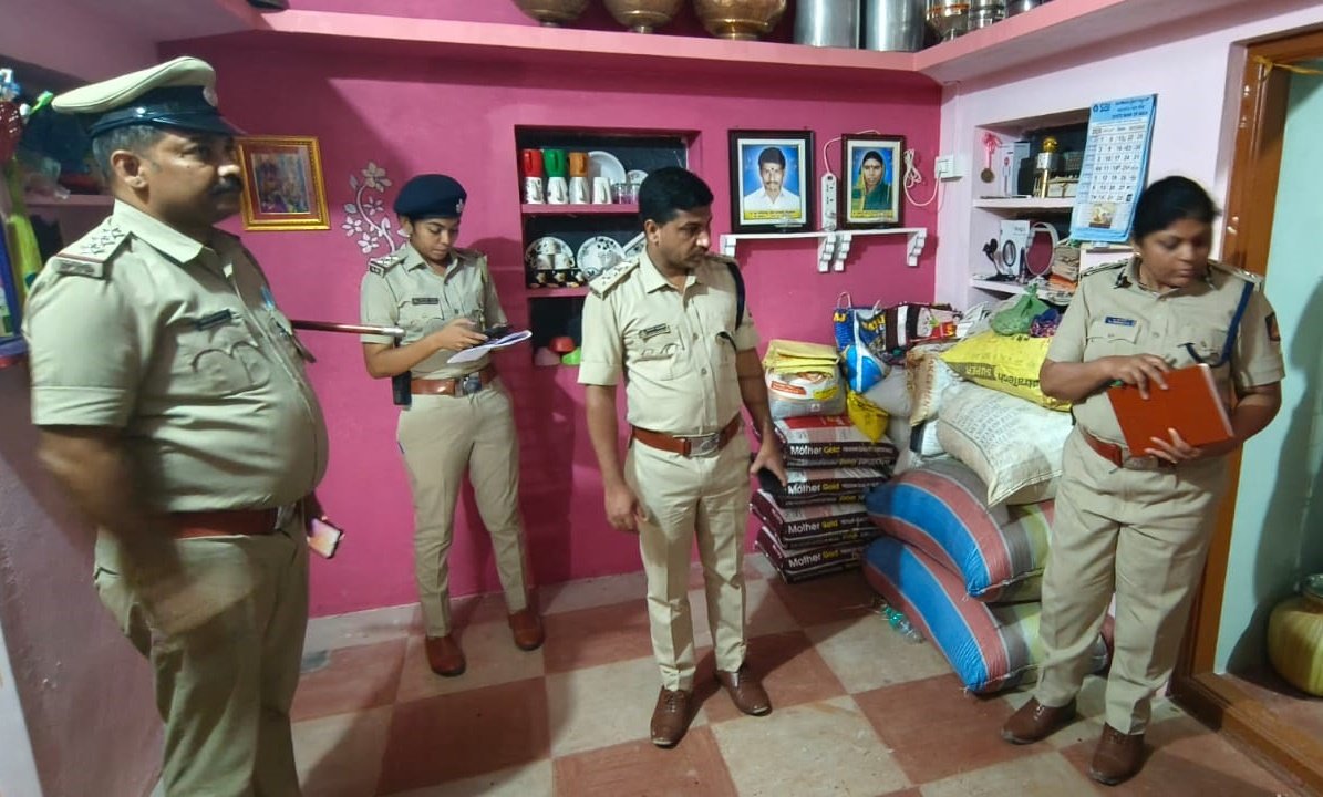 A youth was stabbed to death during a brawl over drinking water in #Karnataka's #Yadgir district.

The deceased was identified as 21-year-old Nandakumara Kattimani. The accused, Hanumantha and Hanumavva, have been arrested.

According to police, the incident was reported in…