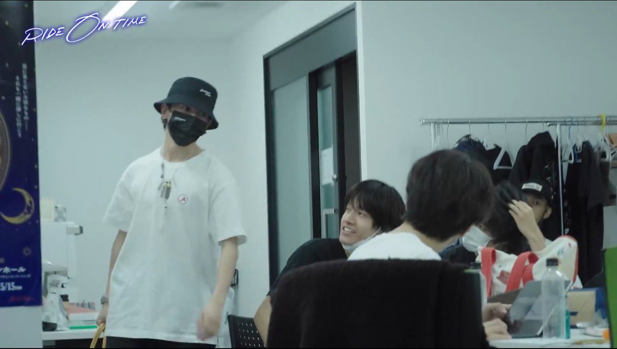 norytter's tweet image. I wonder if these were his first try-outs... If he got them in all the member colors... And if he had already planned to give them some of these as anniversary gifts...

#Suezawasan
#Ihavetoomanyquestions