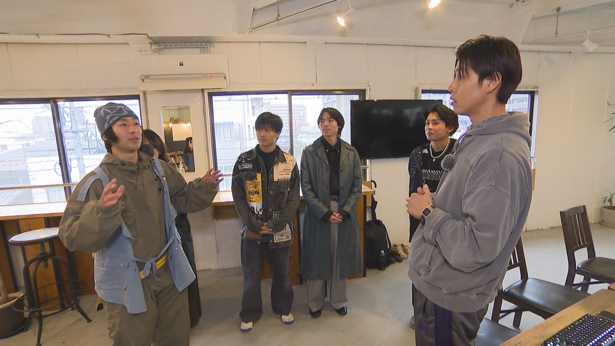 HTV_TVha's tweet photo. きょうのテレビ派は…

#さいねい龍二 さんが
広島県民の夢を応援する
「それゆけ！ドリーマーズ」

#パルクール の認知度をあげたい🤸

同級生らと共にインストラクターを���ながら
イベントを企画する２４歳の男性に密着🎥

彼のパルクールとの出会いとは❓

お楽しみに🤩

#テレビ派
#ドリーマーズ https://t.co/3hGbzn9VxC