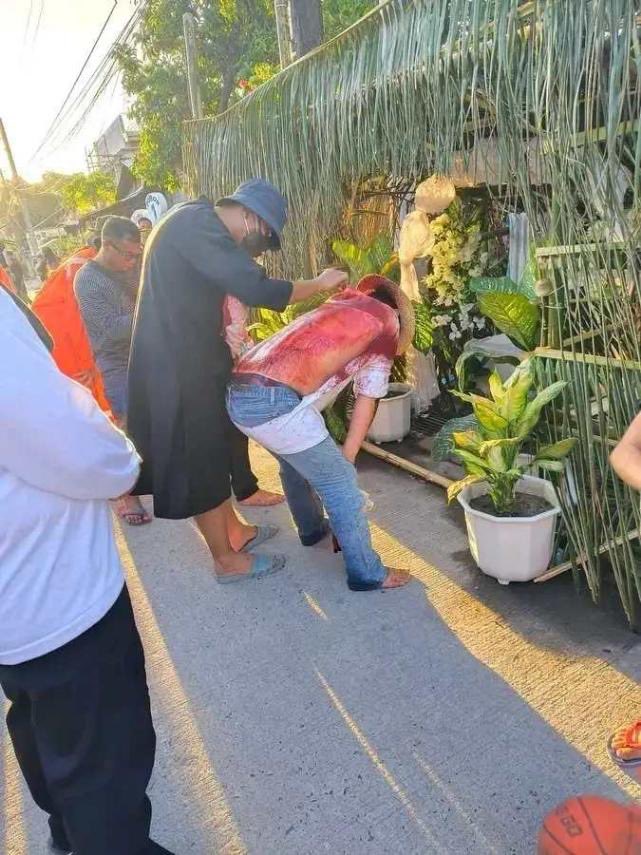 TINGNAN: Penitensya ng ilang residente sa San Marcelino, Zambales ngayong Biyernes Santo. (📸: San Marcelino PIO)