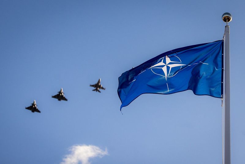 #OTD 20 years ago: BIG BANG. 💥 7 countries from Central &amp; Eastern Europe joined #NATO, fortifying our alliance and securing peace. #WeAreNATO

#Bulgaria, #Estonia, #Latvia, #Lithuania, #Romania, #Slovakia, #Slovenia.