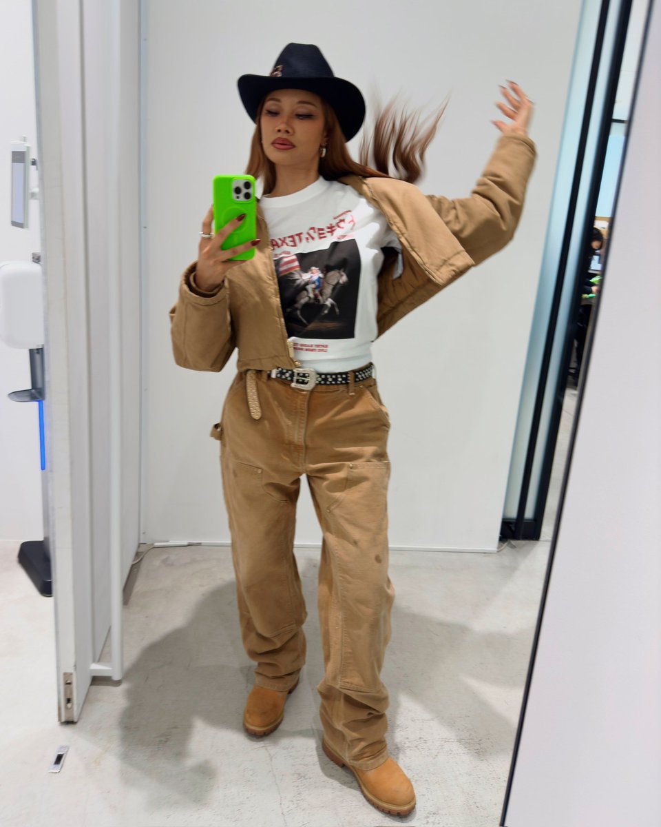 𝑲𝑵𝑻𝑹𝒀 𝑹𝑨𝑫𝑰𝑶 𝑻𝑬𝑿𝑨𝑺 𝑳𝑰𝑽𝑬 𝑭𝑹𝑶𝑴 𝑺𝑯𝑰𝑩𝑼𝒀𝑨‼️🫶🏽❤️ Welcome back to Tokyo @BEYONCE and letting me design ur #CowboyCarter T 🫶🏽😌 #Beyonce #AMBUSH #Shibuya #Tokyo #ビヨンセ