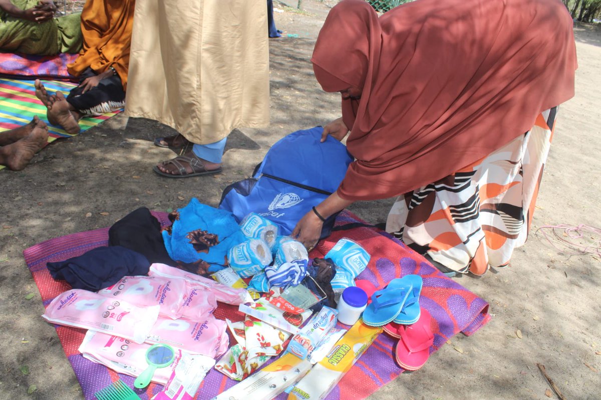 Empowering girls in Tana River, with fully equipped dignity bags donated by @UNICEFKenya is a game changer! No girl should miss school due to lack of menstrual supplies. Let's end harmful practices and ensure every child's right to education. #EndChildHarm #EducationForAll