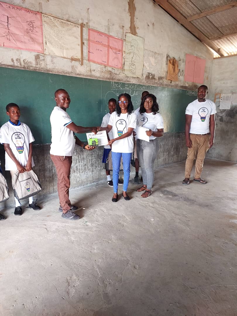 Foundation_DO's tweet image. The AfriCAN Code Challenge was successful due to the commitment of students, teachers, and schools

The Dawa Presby Sch team, 2nd Runner-up, 2023 AfriCAN Code Challenge, was awarded with STEM materials for their remarkable project.
#STEM #AfriCANCodeChallenge