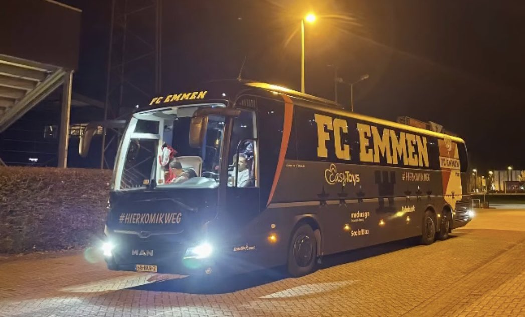 FC Emmen O12 is vannacht vertrokken voor een prachtig voetbalweekend in Londen! Ze bezoeken onder andere Milwall FC - West Bromwich Albion, spelen een oefenwedstrijd tegen Watford FC O12 en staat er een toernooi op het programma! 🏴󠁧󠁢󠁥󠁮󠁧󠁿

#HIERKOMIKWEG