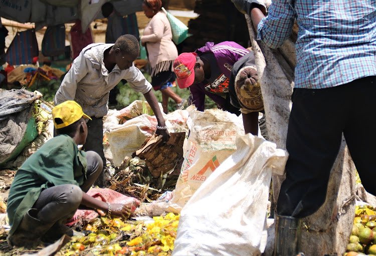 Food waste continues to hurt the global economy and fuel climate change, nature loss and pollution. Kenya is among countries with high levels of food waste, the @UNEP Food Waste Index Report 2024 indicates. unep.org/resources/publ…