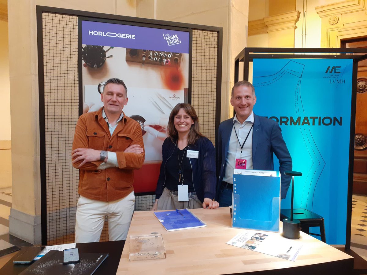 LyceeEdgarFaure's tweet photo. Nous étions présents au salon « You and Me » au Palais de la Bourse #Lyon invités par LVMH, avec qui nous sommes conventionnés. Un bel événement dans un lieu magnifique ! L’occasion aussi de voir notre partenaire @bvlgari
#horlogerie #excellence #RBDE #metiersdart https://t.co/EQGgkoIzal