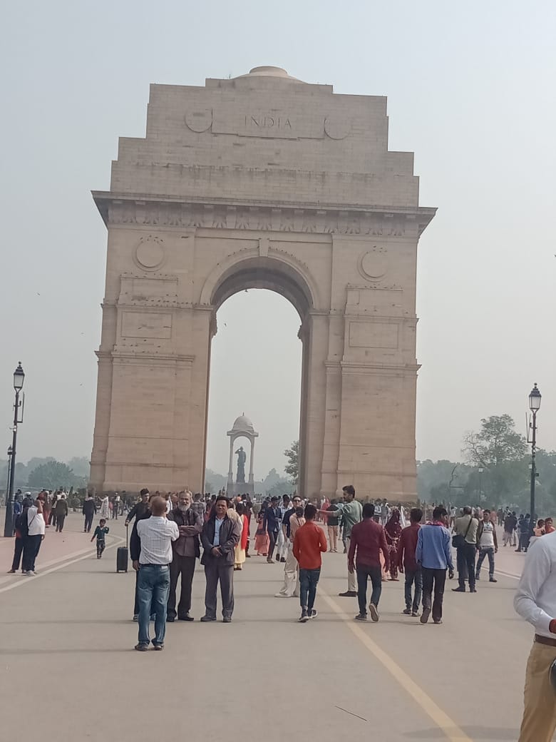 Tanmaycoolkarni's tweet image. A long weekend...!!!😎🚗

#Timepass  
#IndiaGate #VishnuStambh
