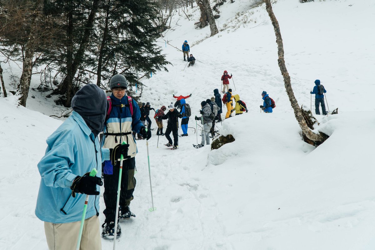 2月25日に蓼ノ湖スノーシューツアーを企画しました。
湯元温泉から出発し、冬にしか行けない蓼ノ湖に行くことができました。
お昼は、新商品の霧降高原ビーフカレーを食べていただきました。
今回、栃木県内の倫理法人会のお客様がツアーにご参加いただき、ありがとうございました。

#蓼ノ湖 #奥日光