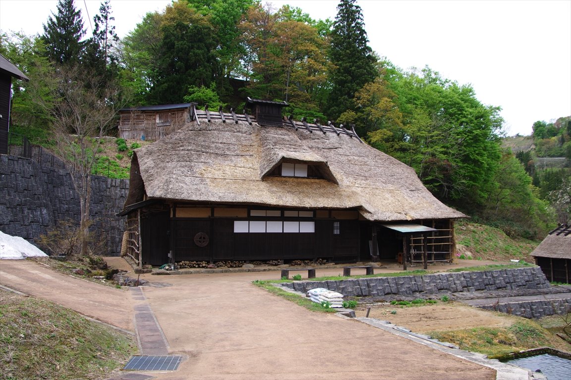 kayabukinetwork's tweet photo. 山形県鶴岡市　
[撮影日]2012.5

#茅葺き #茅葺 #茅葺き屋根 #持続可能な建物 #自然素材 #日本 #山形
#thatch #thatching #thatchers #thatchedroof 
#travelphotography #historicbuildings #oldbuildings #architecturephotography #sustainability #ecofriendly #travel #japan #yamagata https://t.co/0qW5Zr9H76