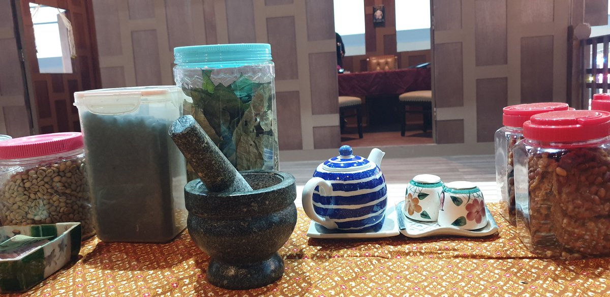 kobtrekking's tweet photo. ณ บางกอกงานท่องเที่ยวไทย มาตำกาแฟกิน.. ยกกาแฟจากผืนป่าแก่งกระจานมาบางกอกแถมด้วย บ๊วยจากดองบาร์ท่าสรว
#กาแฟโป่งลึก
#ลุงกบกับเนยบิน
#ท่องเที่ยวไทย https://t.co/WAlzb9RjAu