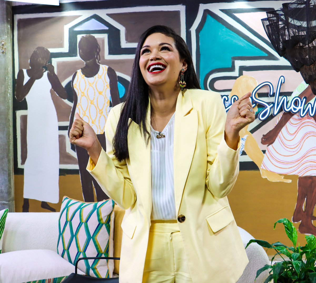 expressoshow's tweet photo. Win a R2000 @Game_Stores shopping voucher! 🐰🛒 Simply tell us: What's that one unbeatable Easter deal at Game Stores that you'll be snatching up and saying Easter LaVista to high prices? Share your answer with #GameEasterLaVista. 
Ts&amp;Cs: https://t.co/YkliMbx08a. #ExpressoShow https://t.co/r4u3x5P5NK