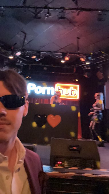 Had a great time at the @Pornhub awards! Hope to see you guys next year ? https://t.co/c0ExyxihzP