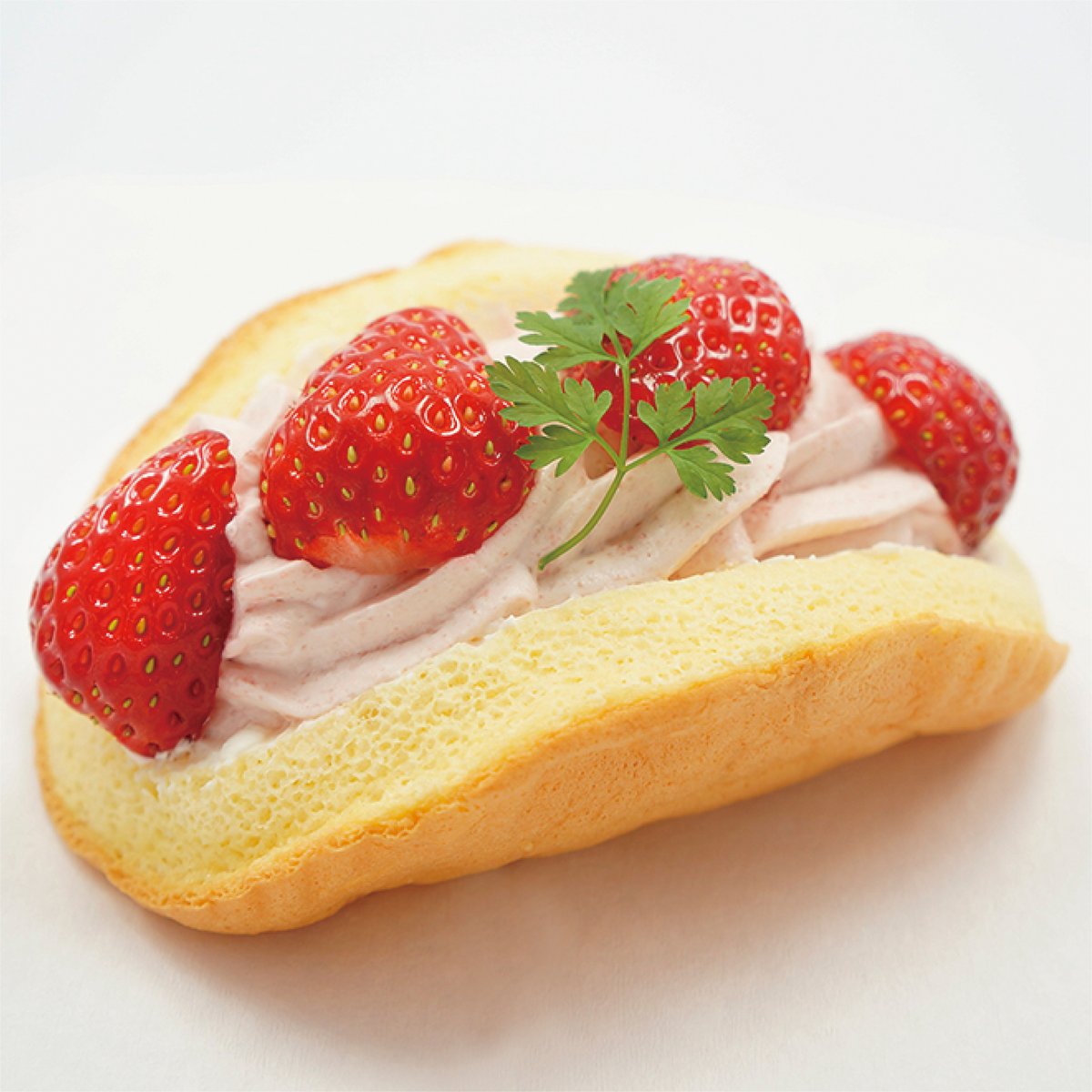 仙台 #ロワイヤルテラッセ藤崎店 の #限定商品 🍓 #完熟苺のオムレット