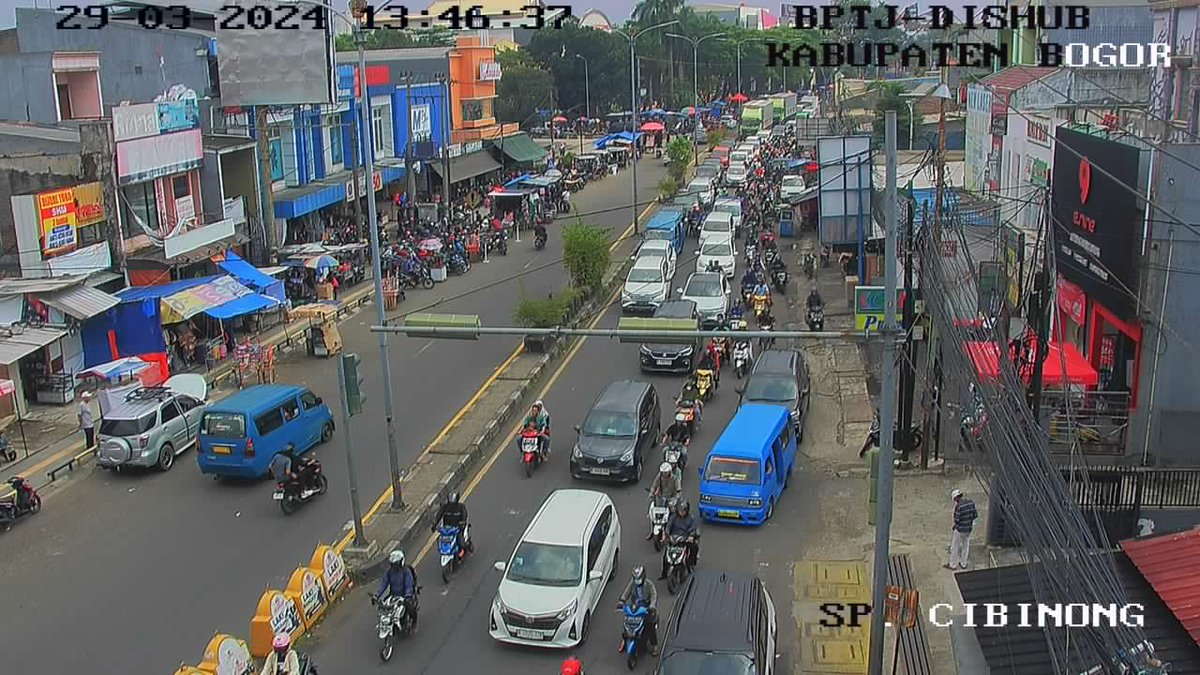 RadioElshinta's tweet photo. 13.54: @ITSKabBogor: Kondisi arus lalu lintas di Simpang Cibinong terpantau padat dari semua arah dan kondisi cuaca terpantau cerah.  
#ElshintaLongWeekend

https://t.co/uDrurtiDy4