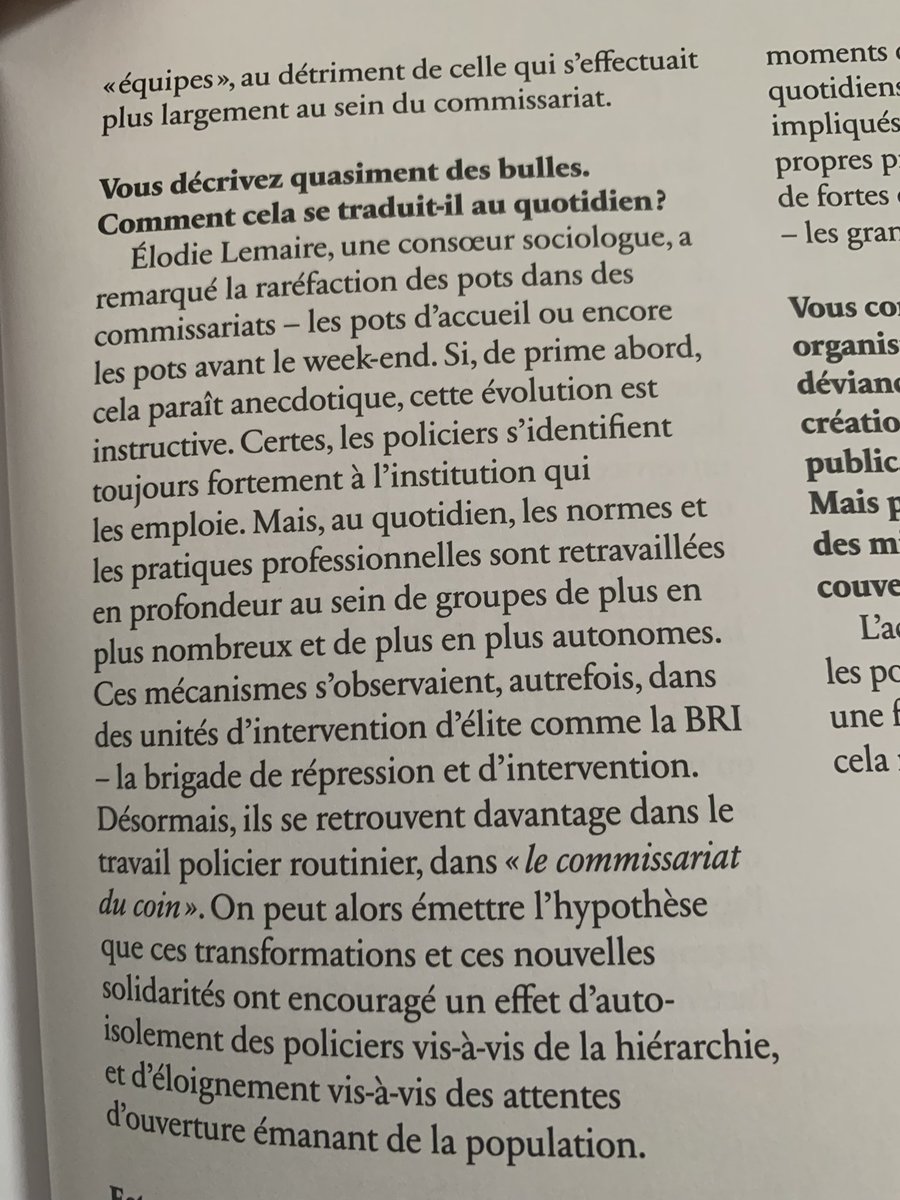 Pour la <a href="/revue_xxi/">Revue XXI</a> , on a rencontré le sociologue Cédric Moreau de Bellaing - auteur d’un livre référence sur l’IGPN. On a discuté des violences policières, des liens de solidarité dans les commissariats et des débats (peu connus) au sein de l’institution revue21.fr/article/la-pol…