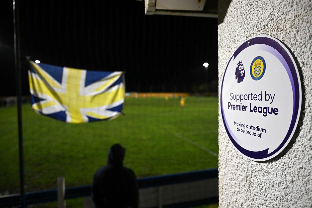 Last Friday’s match was extra special with the @PremierLeague Trophy at Simmons Park, celebrating @nonleaguedayuk and marking the PL’s investment in LED Floodlights at Simmons Park #PLMoreThanAGame