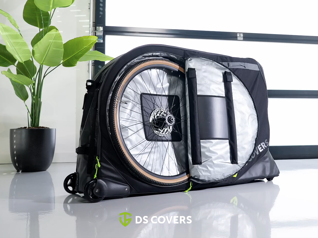 dscovers's tweet photo. Are you taking your bike on a trip this year? With our completely new ARROW and CROSS travel bags you can do this safely and easily.

More information on: https://t.co/1ubENh3saA

#dscovers #protectingyourpassion #bikebag #wheelbag #biketravelbag #bicycletravelbag #biketravelcase https://t.co/kwXFkIh7i1