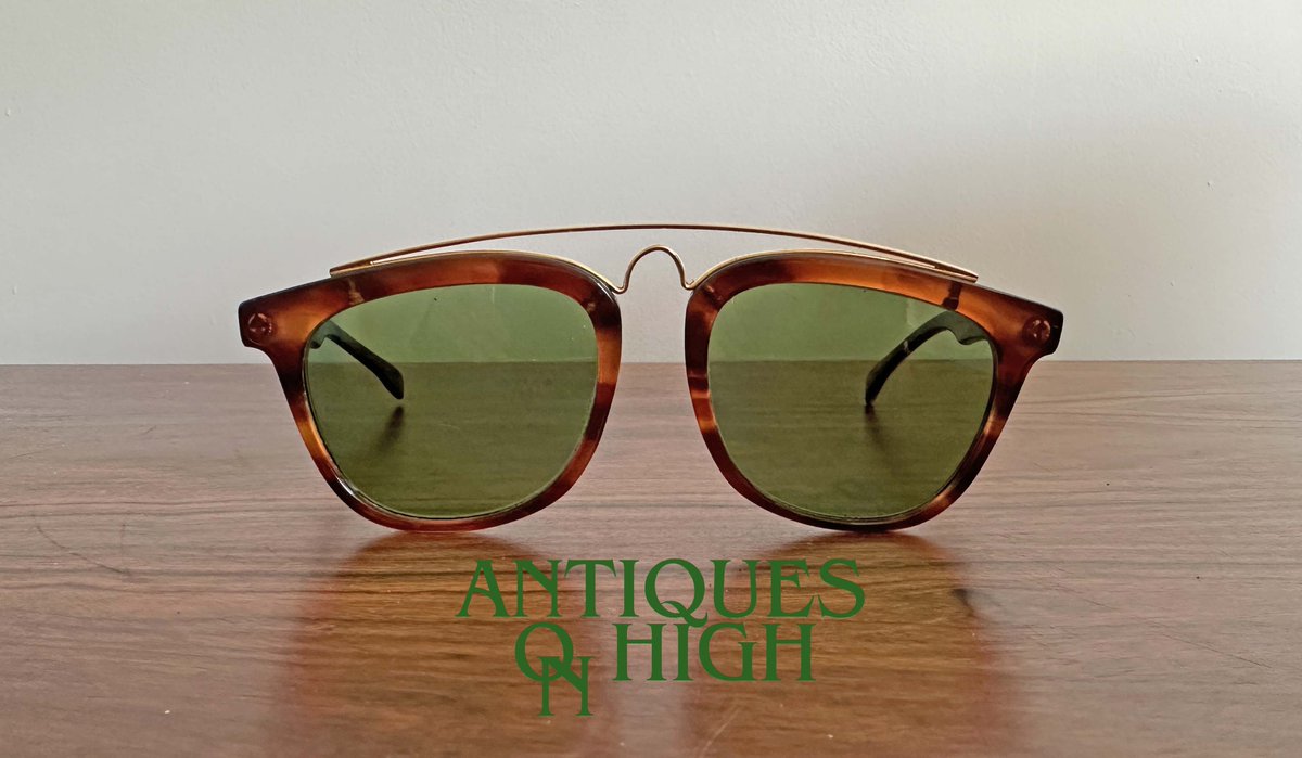Moving into our Oxford store today a highly desirable range of stunning vintage sunglasses from our new dealer Eye-Conic. antiquesonhigh.co.uk #englandslargestawardwinningantiquescentres