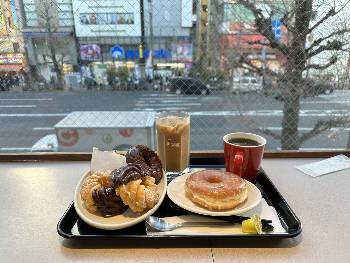 Felt like having some coffee and found this cosy place that overlooks the Akiba main street