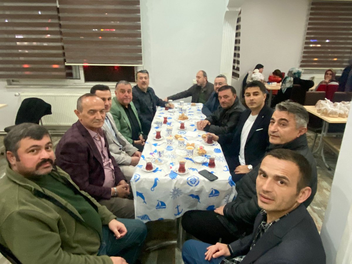 HuseyinFF74's tweet photo. Ramazan’ın rahmet ve bereketini hemşehrilerimizle birlikte paylaşıyoruz.

✔️ Belediyemiz Ulaşım Hizmetleri Müdürlüğü Personelimize, 
✔️ Bartın’da yaşayan Serdaroğlu ve Çevre Köyleri Yardımlaşma ve Dayanışma Derneği’ne,
✔️ Son olarak da öğrenci kardeşlerimize misafir olduk. https://t.co/pvxJ1YBBLL