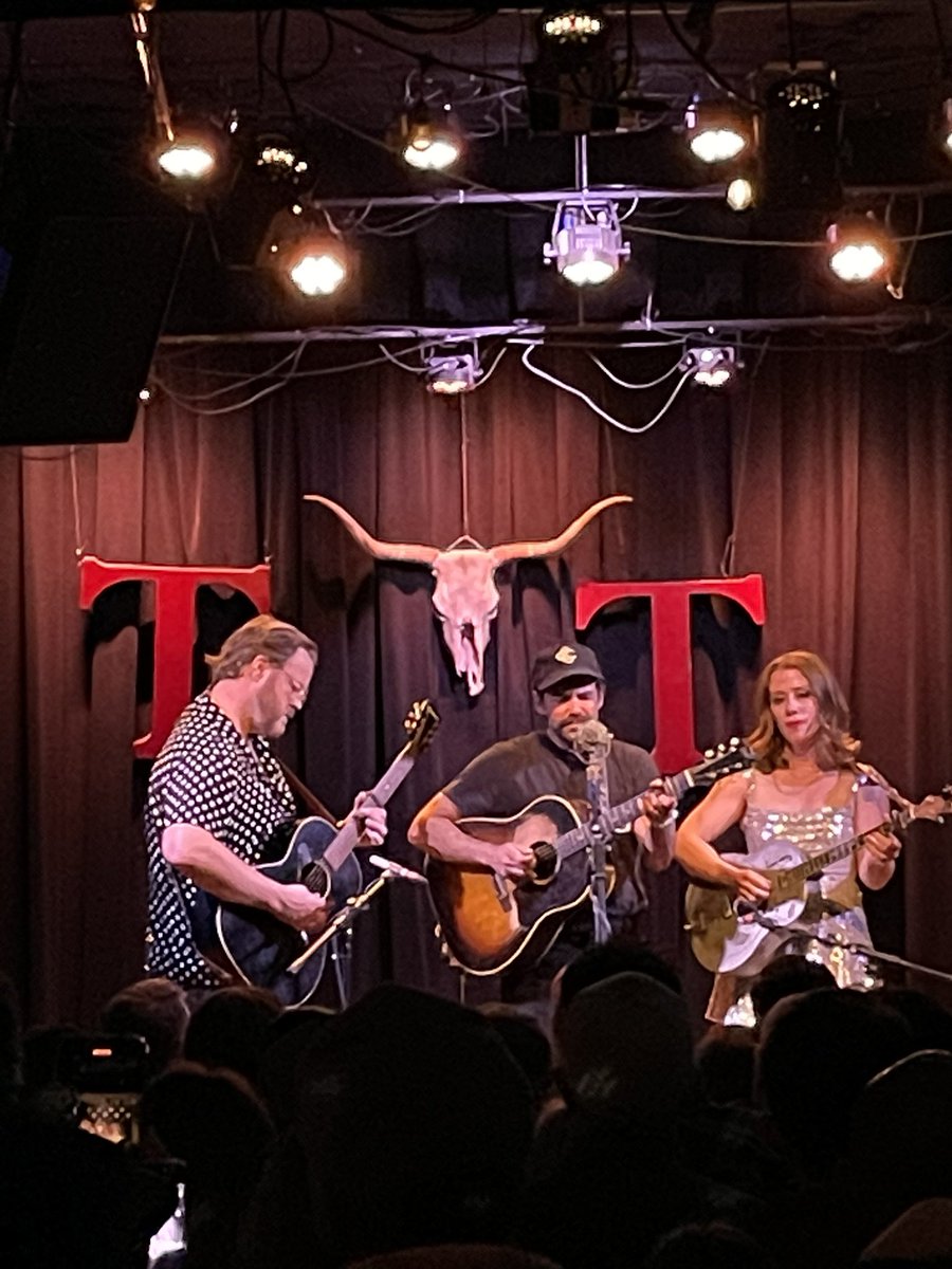 Tonight’s @TheLoneBellow 10-year anniversary show. So much heart & soul. This room *sang*.

“…The tree I'll grow to let you know
My love is older than my soul.”