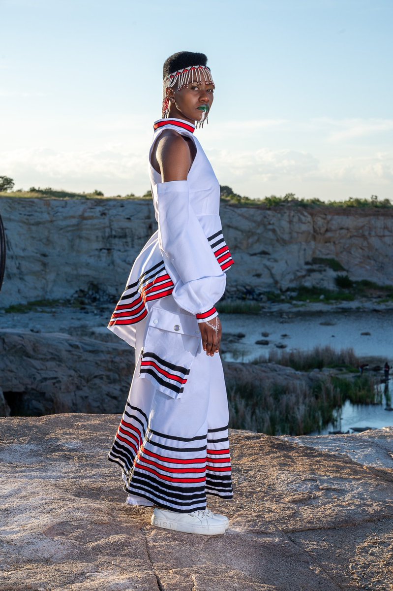 @SouthernAfrArts @zwBritish @UKinZimbabwe @GilmoreTee @BoF @BritishCouncils @BBCAfrica 🫡 Celebrating the #amaXhosa // #iWearMyCultureZW 🎉🙏 Designer: @UNcubeOthungayo | Nkululeko Ncube Models: Sanelisiwe Ncube & Natasha Dlamini ℹ️ There are an estimated two hundred thousand South African amaXhosa who are mostly amaMfengu descendants living in Zimbabwe…