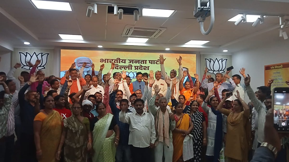 AnandsahuIndia's tweet photo. #Voice4StreetVendors
#Bjp4StreetVendors
#bjp4poor
#bjp4labour
#Urorganisedworkers
#InformalWorkers
#SVANidhi
#PMSVANidhi
#PM_Modi4_Poor
#NarendraModi
#रेहड़ी_पटरी #मोदीकेपरिवार #modibharatkadoctor #ModiKiGuarantee
@BJP4Delhi @BJP4India @BJP4Jharkhand @BJP4UP @narendramodi https://t.co/X72veeTSbU