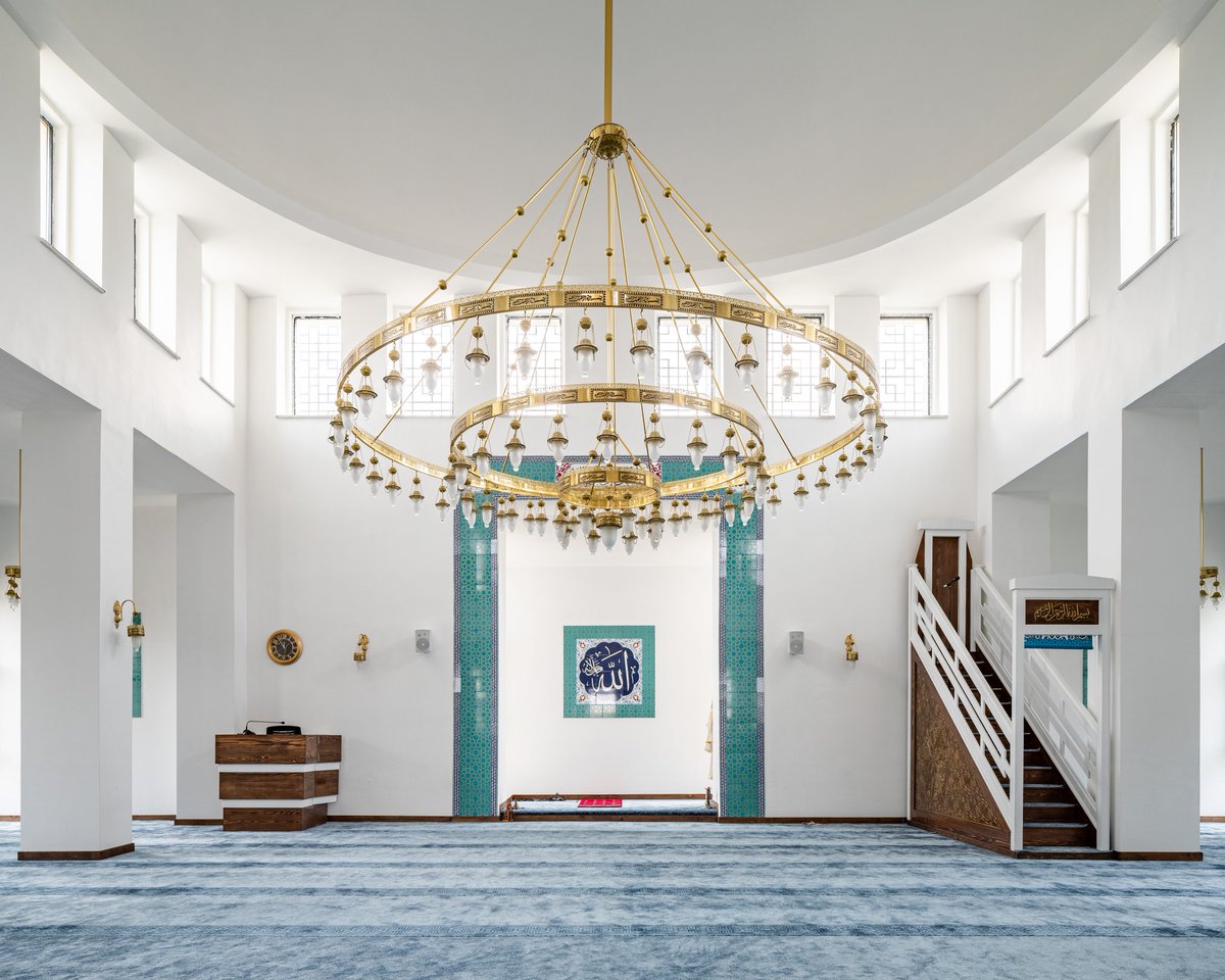 AidAmimarlik's tweet photo. TOKİ Çorlu Nusratiye Cami: https://t.co/erJGZDUX7D
.
📷 Sahir Uğur Eren
.
#aidamimarlık #ModernCami #MimariHarika #CamiTasarımı #EstetikMimari #DiniMekanlar #mimarlik #architecture #project #design #tasarim #interiordesign #interior #decoration #kentseldonusum https://t.co/RnfS6ZiBwS