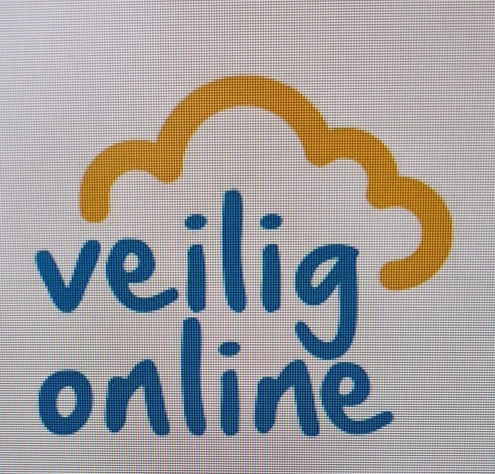 J_vMierle's tweet photo. #Seniorenenveiligheid @POL_Dordrecht @GemDordrecht 5 Tips Veilig wachtwoord, updates installeren, virusscanner, back up en eerst checken dan klikken. Fijne Paasdagen https://t.co/puRNqPVdiN