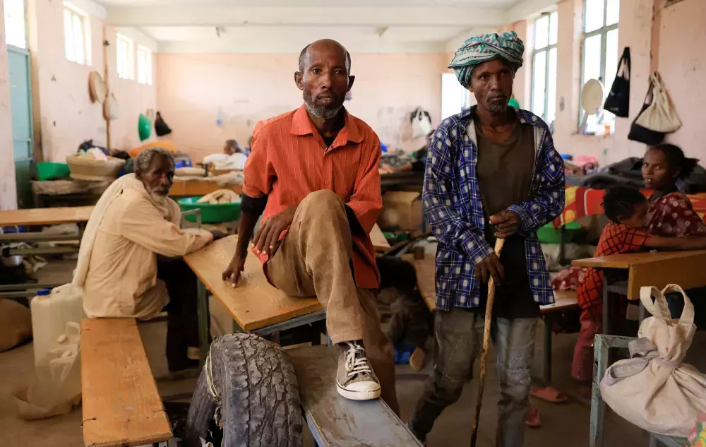 As starvation looms, #Ethiopia’s social safety net programme faces a funding gap

Ethiopia's vital social protection program, the Productive Safety Net Programme (#PSNP), is facing severe cutbacks, leaving millions at risk of hunger. The PSNP, aiding around eight million