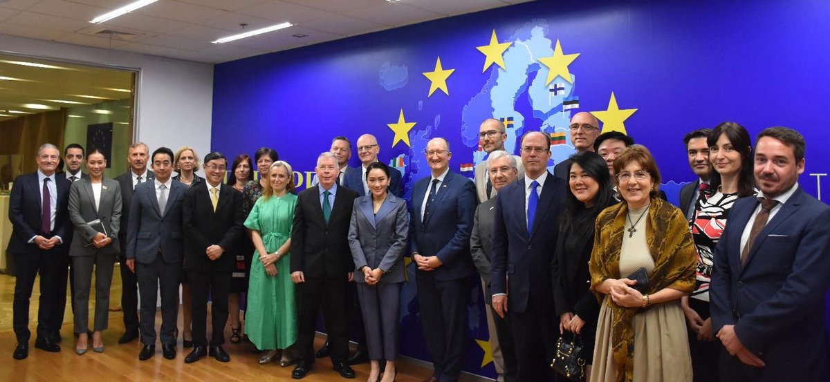 DavidDalyEU's tweet photo. Great meeting of EU Ambassadors with Pheu Thai Leader Khun Paetongtarn Shinawatra &amp; her key colleagues. Issues included EU-Thailand relations, Thai politics, foreign policy, geo-politics. Part of our programme of meetings with key Thai political parties. https://t.co/RGx6B3cbTw
