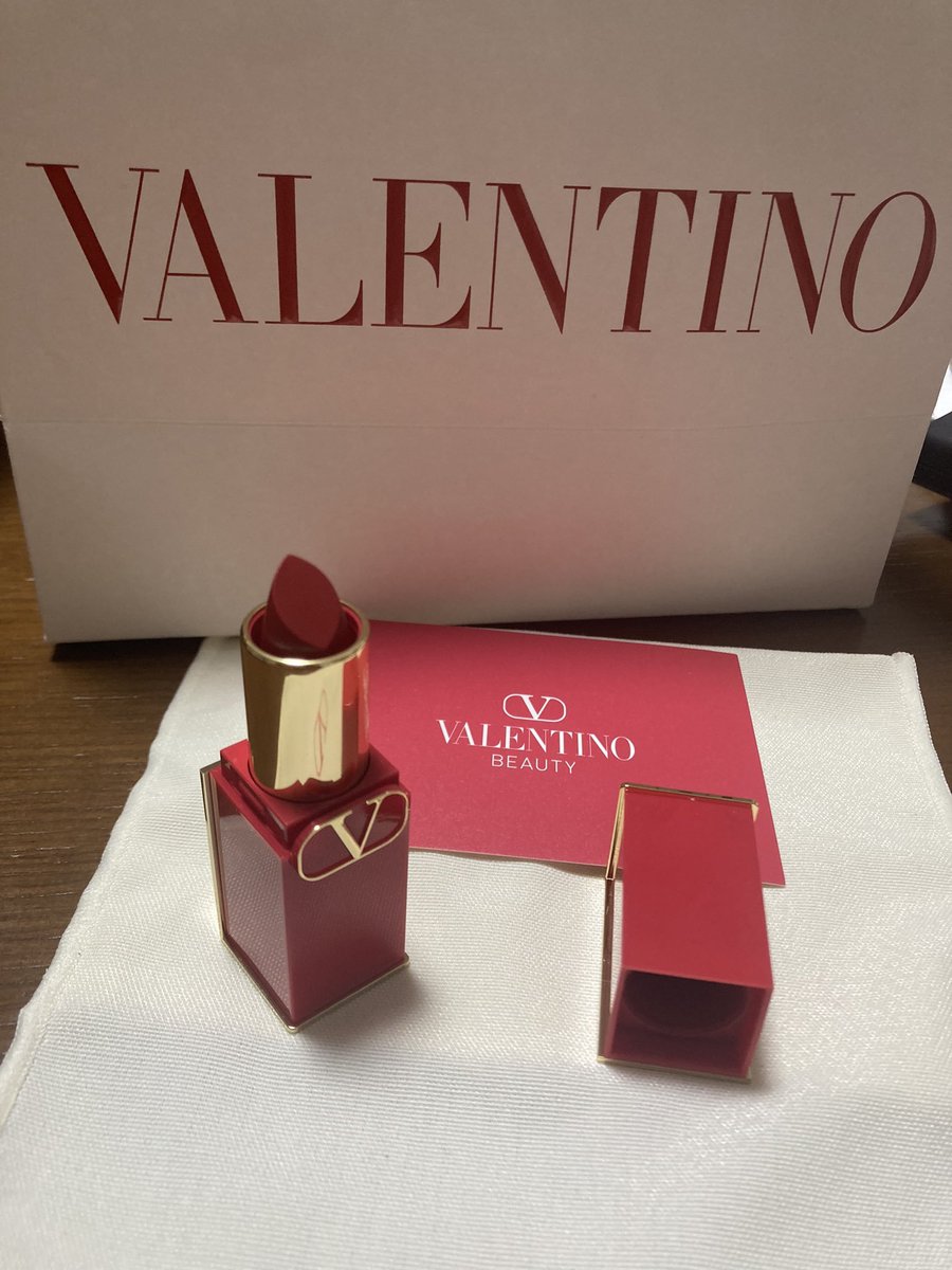 GroovyStylesSA's tweet image. 最近の趣味は、赤リップ集めな気がする