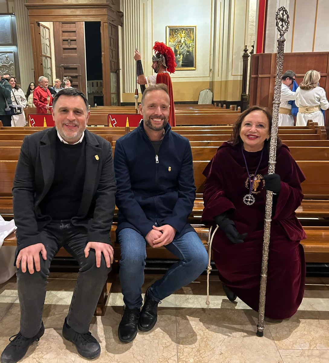 ✝️ Dijous Sant a Ontinyent! 👏🏻 Enhorabona a la Expiracion Patrocinio i La Soletat per transmetre la passió i mort de Jesús en la Processó del Silenci en un encant i emoció que ompli els carrers del meu barri de la Vila. ⛪Evangeli de carrer seguint al @Pontifex_es Francesc.