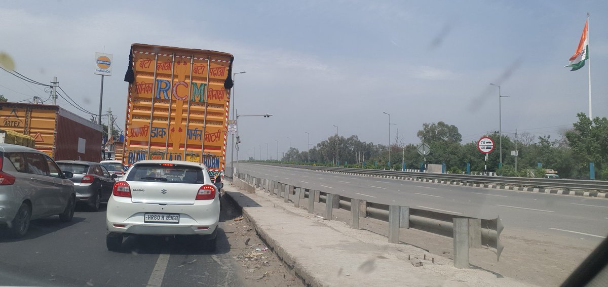 @NHAI_Official @CVCIndia @ECISVEEP @cmohry Pls remove these Barricades to let Travellers Save Time and Fuel