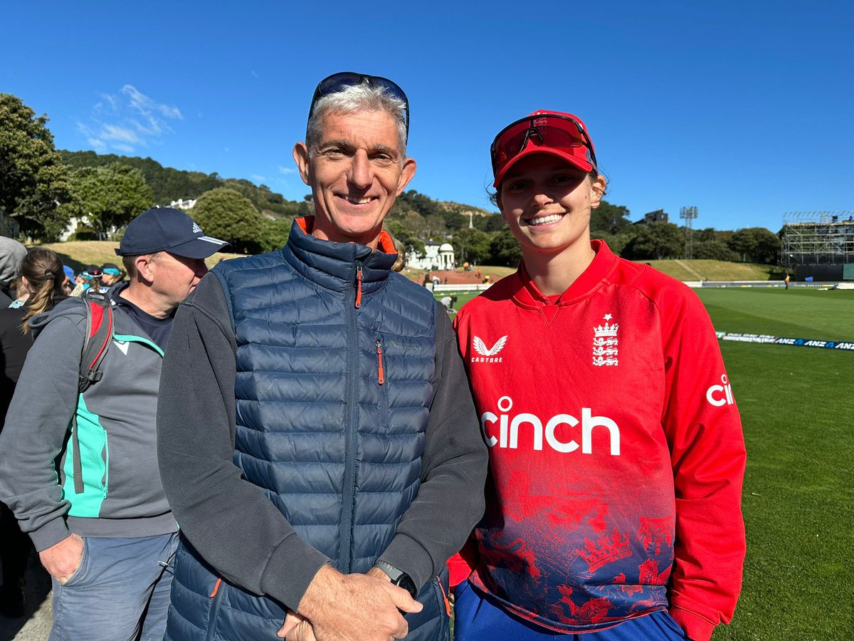 Cricket at the Basin Reserve in Wellington! A win by 5 wickets wrapped up a T20 series victory for England against New Zealand. A lovely sunny day, and I got to meet a few players afterwards. All played in a great spirit - congratulations to @englandcricket and @WHITE_FERNS