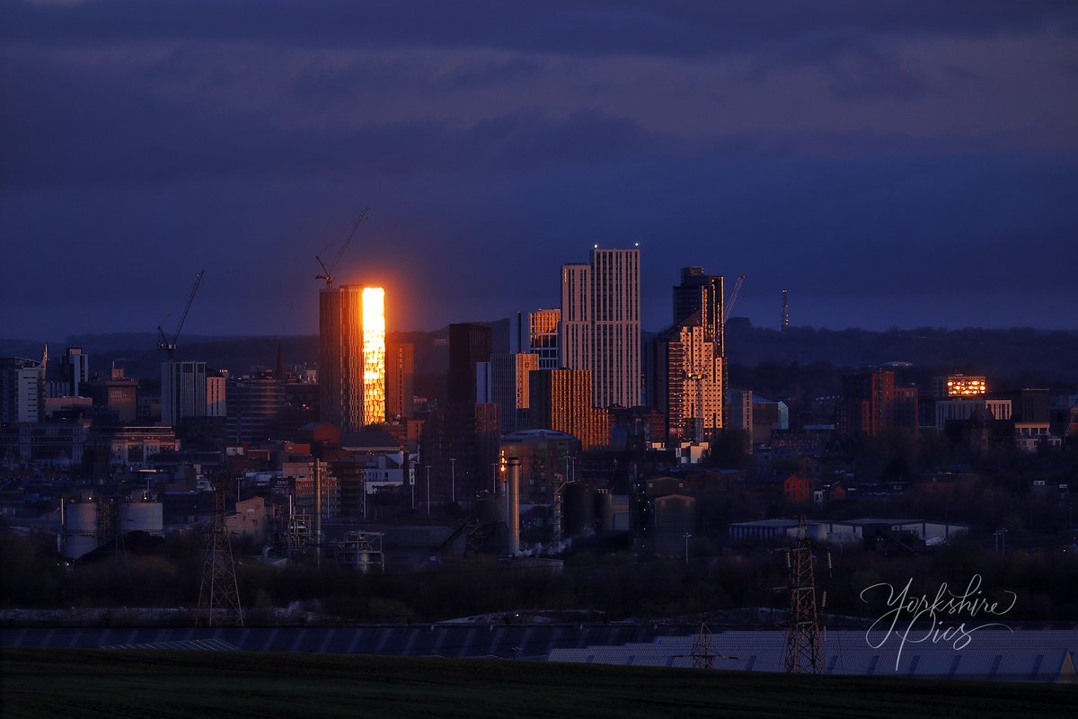 First light in #Leeds this morning. Almost looks as if 44 Merrion Street is on fire near the Arena Quarter.