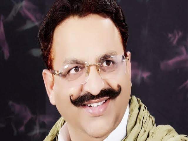 shahb71813864's tweet image. हर हाल में और हर स्थान पर किसी के जीवन की रक्षा करना सरकार का सबसे पहला दायित्व और कर्तव्य होता है। सरकारों पर निम्नलिखित हालातों में से किसी भी हालात में, किसी बंधक या क़ैदी की मृत्यु होना, न्यायिक प्रक्रिया से लोगों का विश्वास उठा देगा: 1/2