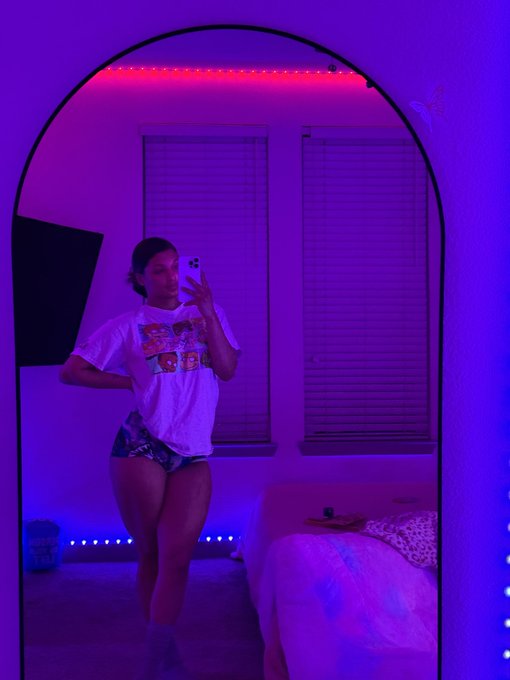 night night 💕🌚 https://t.co/ZzDUzr6dQj