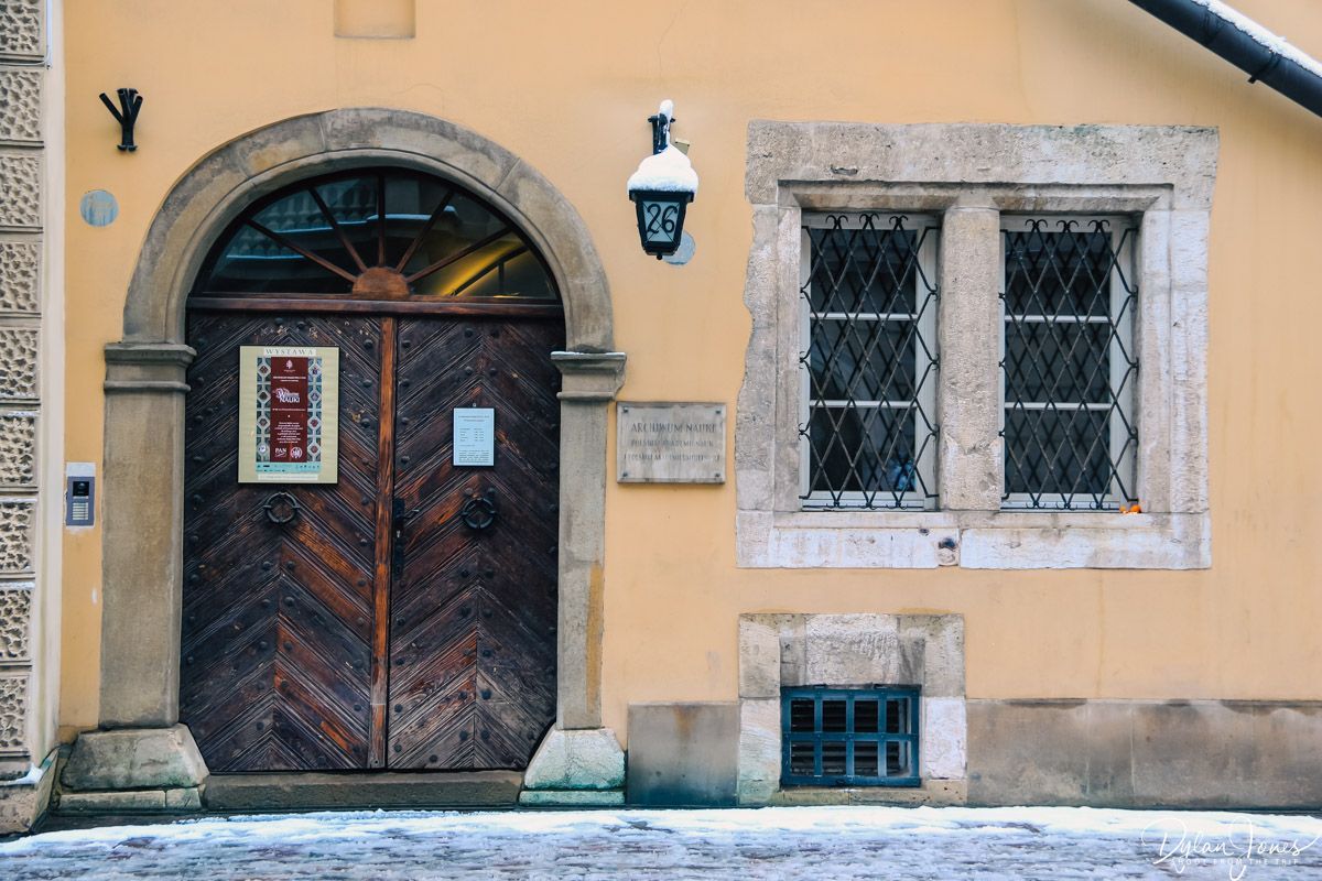 With snow falling from the air and crunching under foot, Krakow is the perfect winter weekend destination to visit with Jet2holidays. @poland @jet2tweets Read article below buff.ly/3MnFveB