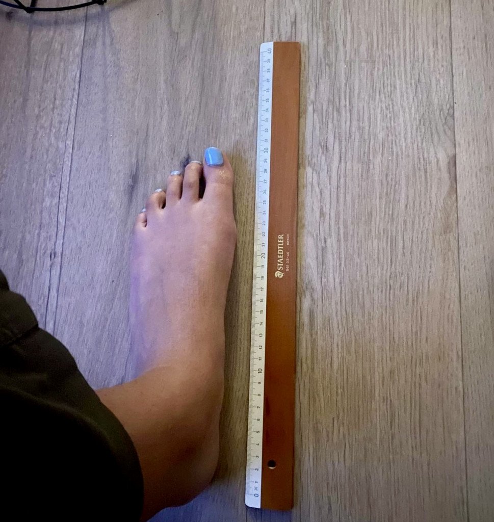bigfeetlover253's tweet photo. No contact.
6'6" size 14s
Random find on the internet.
#BigFeetGirls #HugeFeet #FootComparison #FeetMeasured #FootMeasurement https://t.co/0X5t5L5IRo