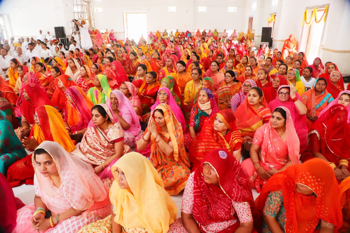 gssjodhpur's tweet photo. आज महामंदिर स्थित राम चौकी रामद्वारा जाकर रामसनेही पीठाधीश्वर महन्त श्री सुन्दरदास जी महाराज का आशीर्वाद प्राप्त किया। महन्त श्री ने सनातन संस्कृति के रक्षार्थ माननीय प्रधानमंत्री श्री @narendramodi जी को समर्थन देने का आह्वान किया। 

रामसनेही सम्प्रदाय के सभी बंधुओं का कोटि-कोटि आभार!

#Jodhpur 
#AbkiBaar400Paar #PhirEkBaarModiSarkar